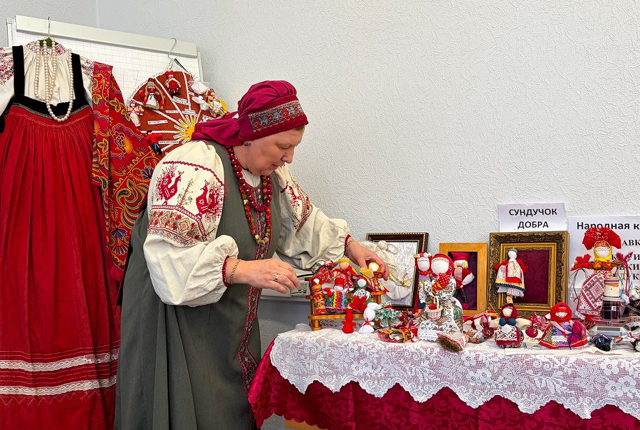 Выпускники курса «Авторская кукла» представили выставку своих работ